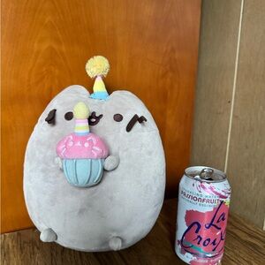 Pusheen with Cupcake and Party Hat